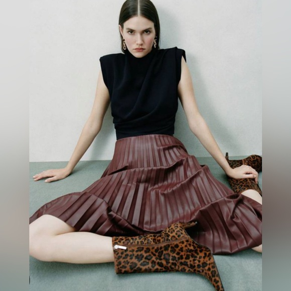 ZARA Shoulder pad Top - Picture 2 of 6